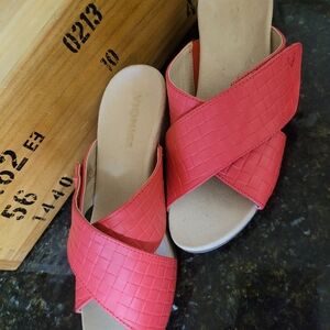Vionic Woven Wedge Sandals